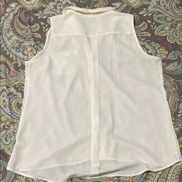 Sleeveless White Blouse - Picture 4 of 4